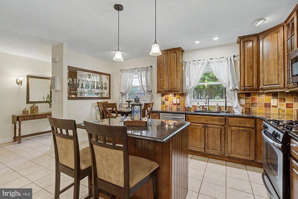 Image 7 of property listing at 4709 BALLYGAR RD, Baltimore, MD 21236