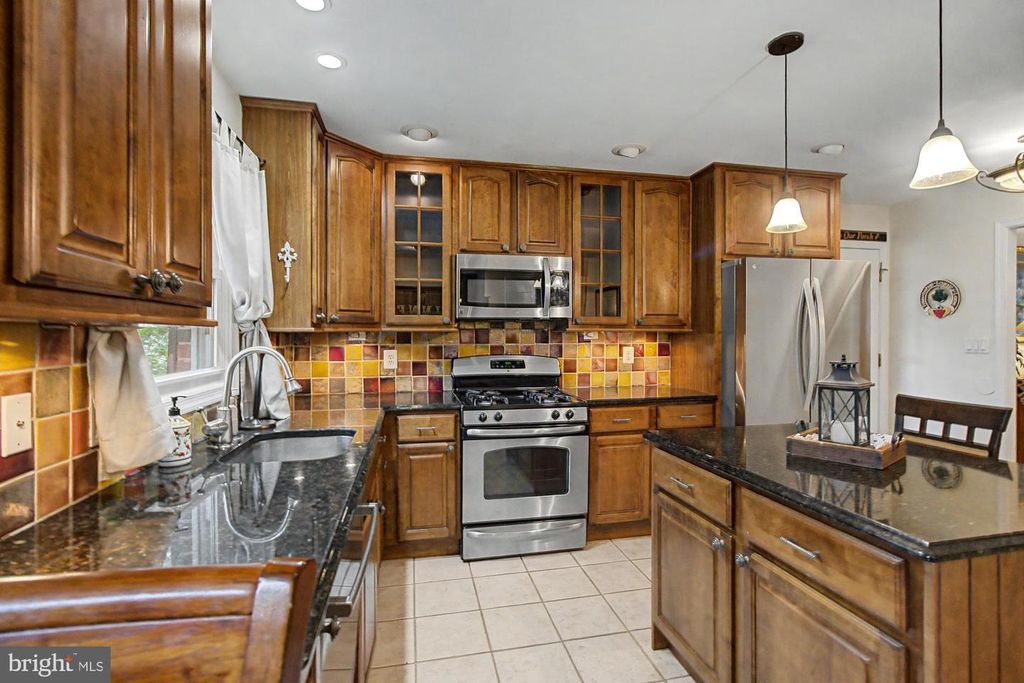 Image 8 of property listing at 4709 BALLYGAR RD, Baltimore, MD 21236