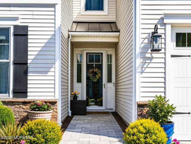 4 Pasture Drive, Farmingdale, NJ 07727