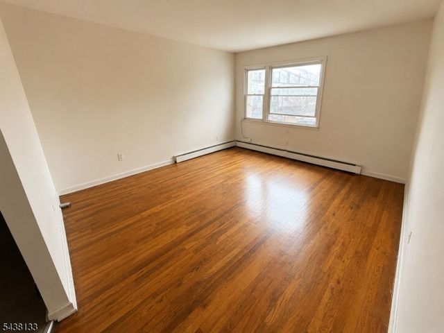 697 N 5Th St, Newark City, NJ 07107
