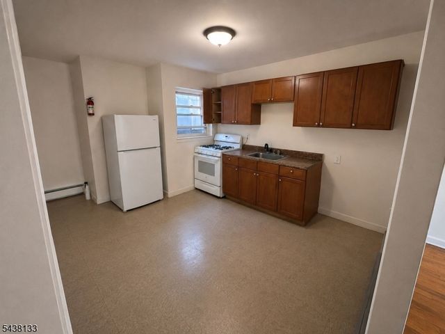 697 N 5Th St, Newark City, NJ 07107