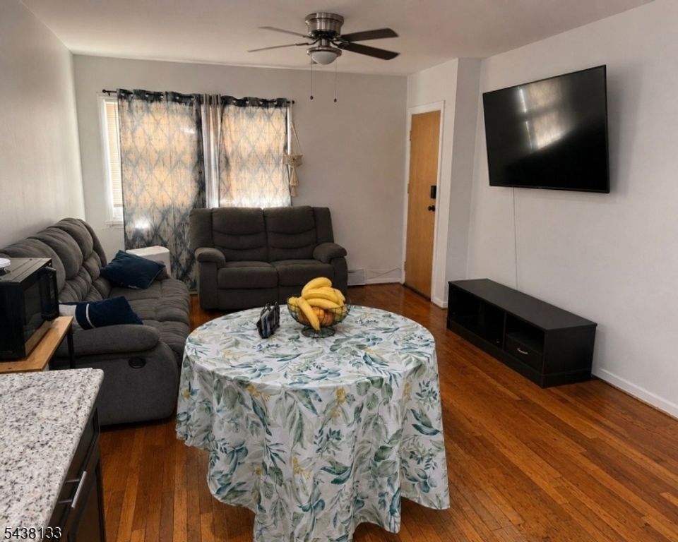 697 N 5Th St, Newark City, NJ 07107