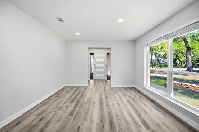 1013 Tanglewood Lane, Arlington, TX 76012