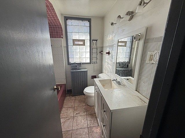 8104 S Euclid Avenue, Chicago, IL 60617