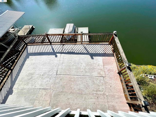 668 Keys Blvd., Clearlake Oaks, CA 95423