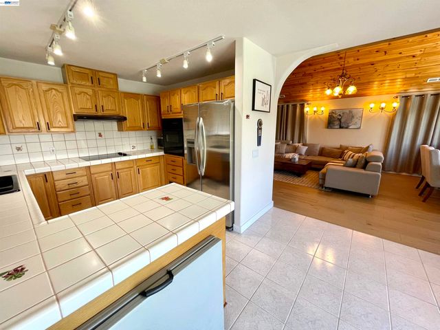 668 Keys Blvd., Clearlake Oaks, CA 95423