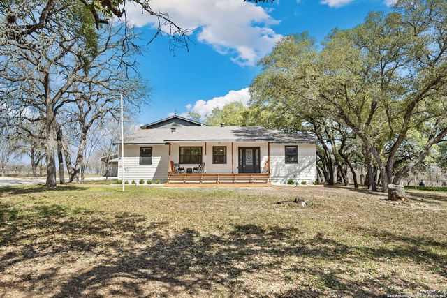 1134 Eagle Creek, Floresville, TX 78114