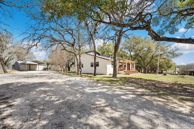 1134 Eagle Creek, Floresville, TX 78114