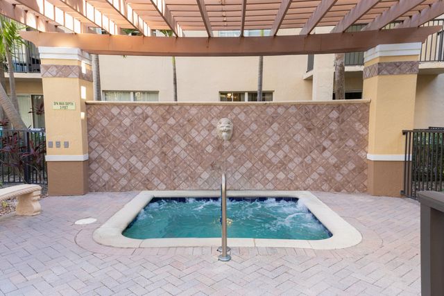 1801 N Flagler Drive 201, West Palm Beach, FL 33407