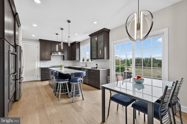 5 DORCHESTER LN, Newtown, PA 18940