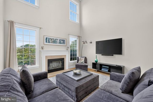 5 DORCHESTER LN, Newtown, PA 18940