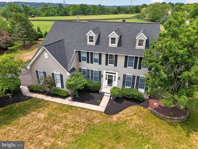 5 DORCHESTER LN, Newtown, PA 18940