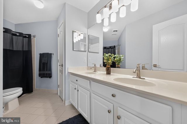 5 DORCHESTER LN, Newtown, PA 18940