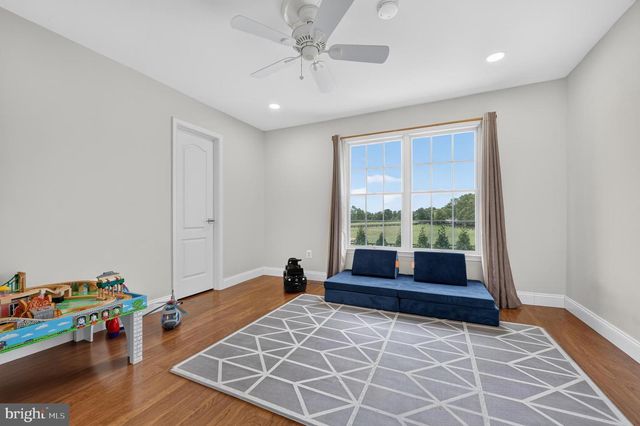 5 DORCHESTER LN, Newtown, PA 18940