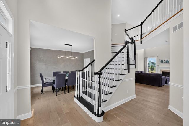 5 DORCHESTER LN, Newtown, PA 18940