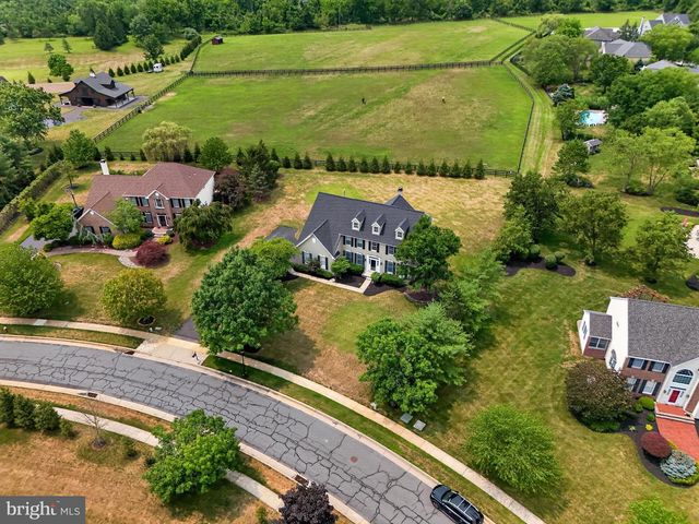 5 DORCHESTER LN, Newtown, PA 18940