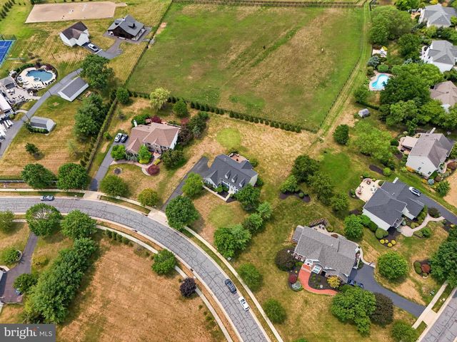 5 DORCHESTER LN, Newtown, PA 18940