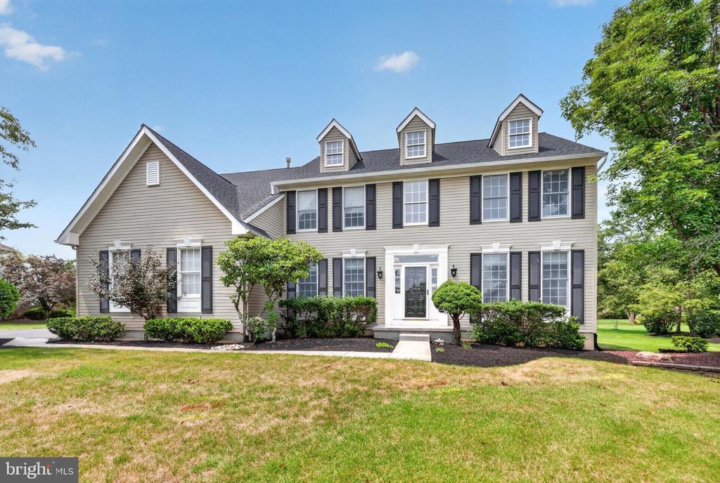 5 DORCHESTER LN, Newtown, PA 18940