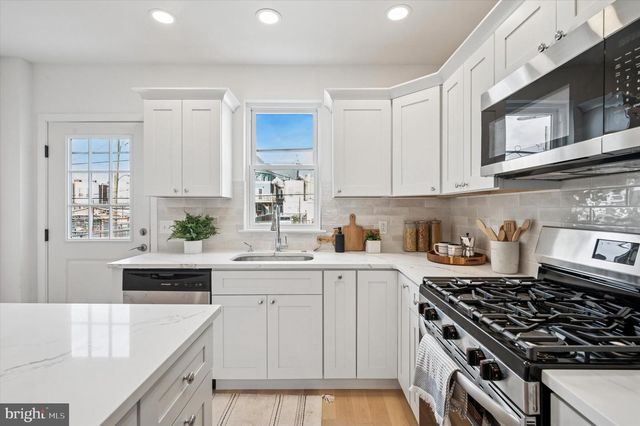 1432 S NEWKIRK ST, Philadelphia, PA 19146