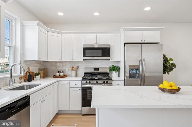 1432 S NEWKIRK ST, Philadelphia, PA 19146