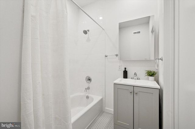 1432 S NEWKIRK ST, Philadelphia, PA 19146