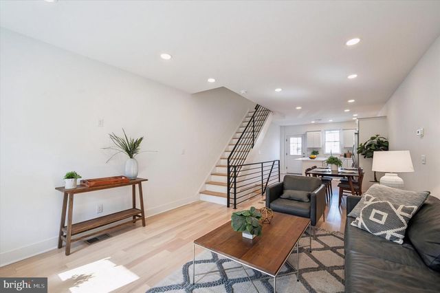 1432 S NEWKIRK ST, Philadelphia, PA 19146