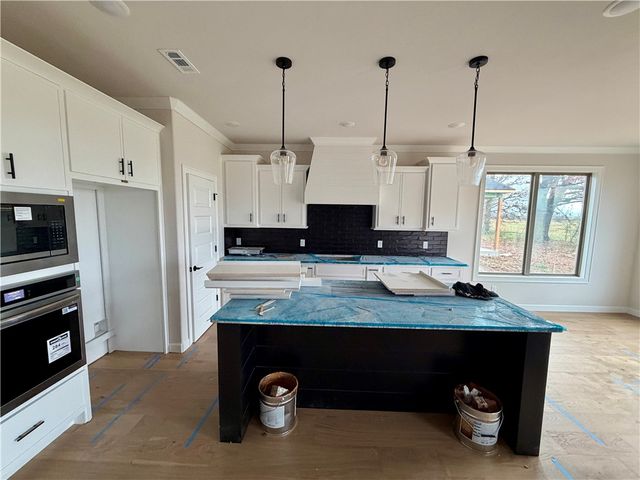 601 Steep Hill Lane, Cave Springs, AR 72718