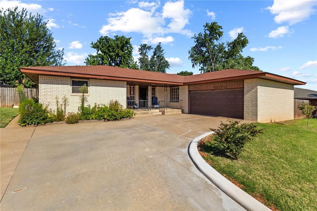 1229 N Indiana Street, Weatherford, OK 73096