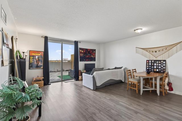 900 SW 8th St 505, Miami, FL 33130