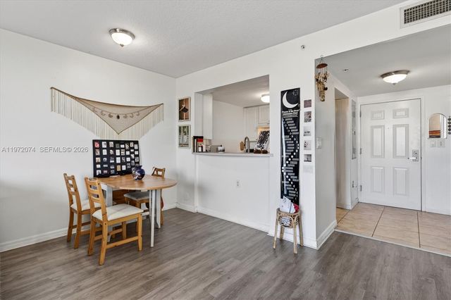 900 SW 8th St 505, Miami, FL 33130