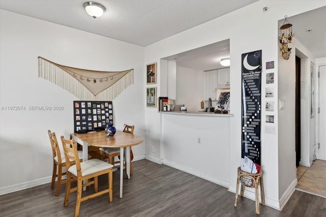 900 SW 8th St 505, Miami, FL 33130