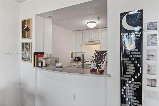 900 SW 8th St 505, Miami, FL 33130