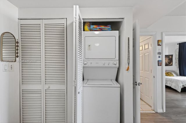 900 SW 8th St 505, Miami, FL 33130