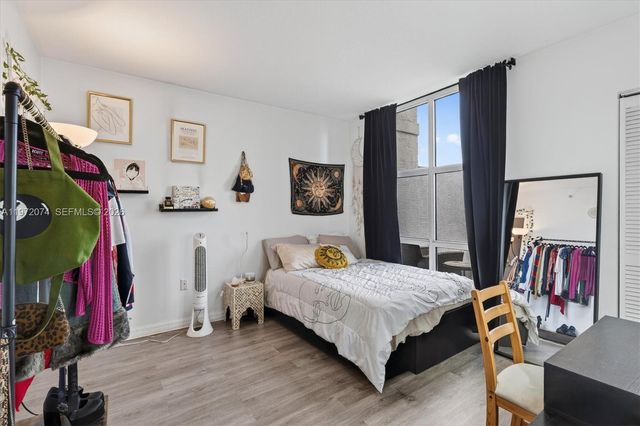 900 SW 8th St 505, Miami, FL 33130