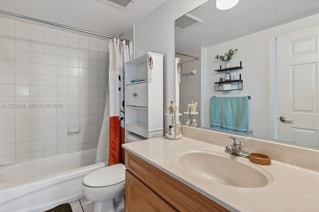 900 SW 8th St 505, Miami, FL 33130