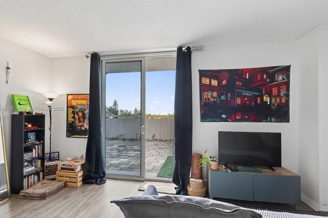 900 SW 8th St 505, Miami, FL 33130