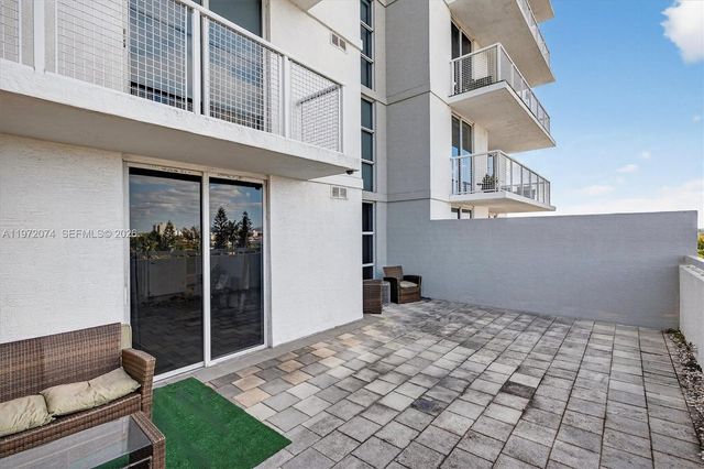 900 SW 8th St 505, Miami, FL 33130