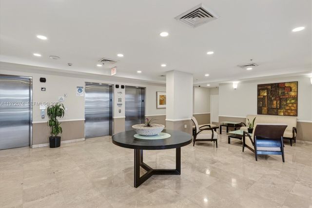 900 SW 8th St 505, Miami, FL 33130