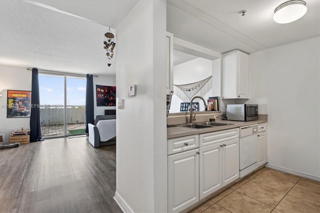 900 SW 8th St 505, Miami, FL 33130