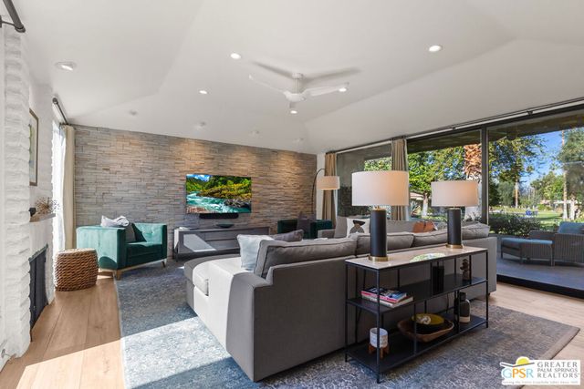 2332 Oakcrest Drive, Palm Springs, CA 92264