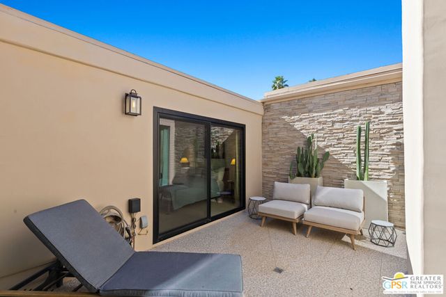 2332 Oakcrest Drive, Palm Springs, CA 92264