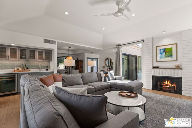 2332 Oakcrest Drive, Palm Springs, CA 92264