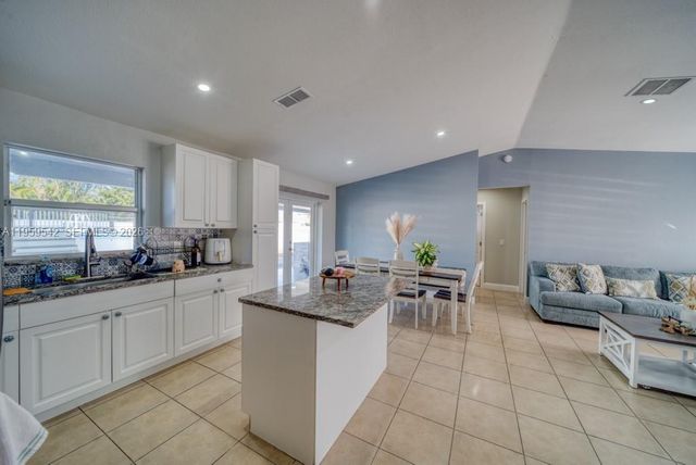 1918 SE 5th Court, Cape Coral, FL 33990
