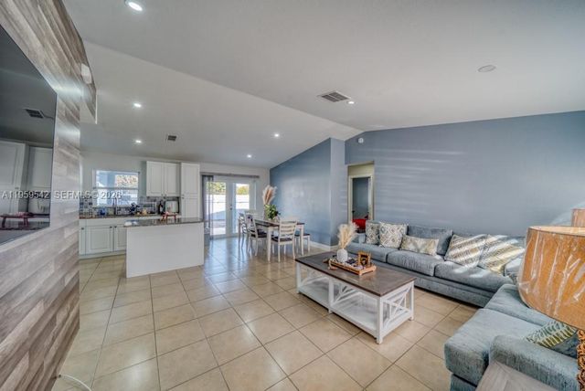 1918 SE 5th Court, Cape Coral, FL 33990