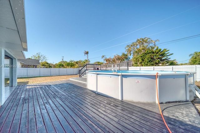 1918 SE 5th Court, Cape Coral, FL 33990