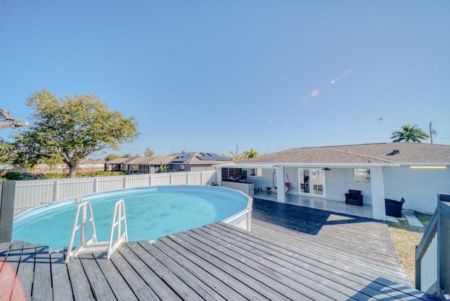 1918 SE 5th Court, Cape Coral, FL 33990