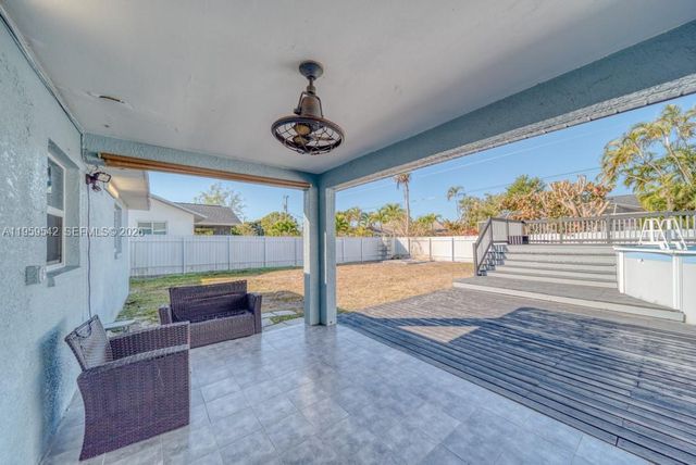 1918 SE 5th Court, Cape Coral, FL 33990