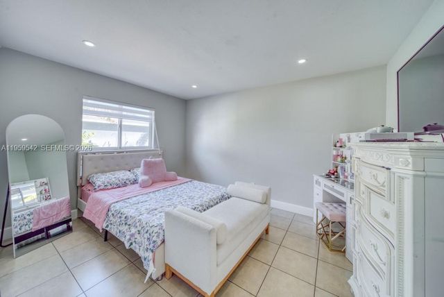 1918 SE 5th Court, Cape Coral, FL 33990