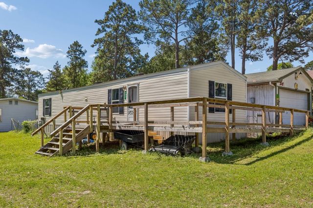 152 E Oak Shadows, Onalaska, TX 77360