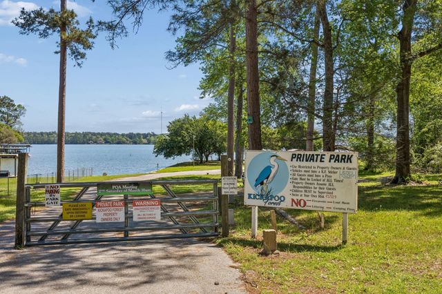 152 E Oak Shadows, Onalaska, TX 77360